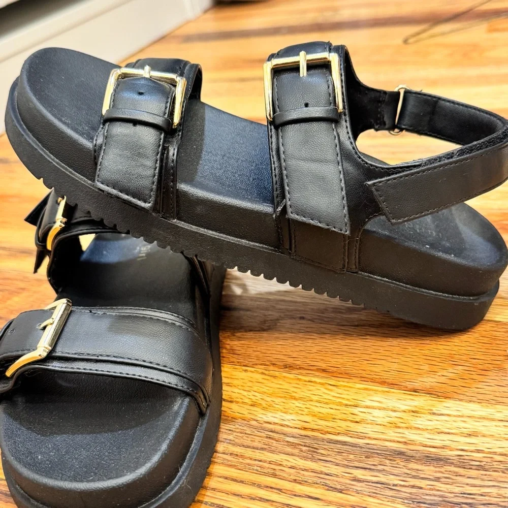 Madden Girl Black Sling Back Sandals with Gold Buckles Size 6.5 - Picture 2 of 6